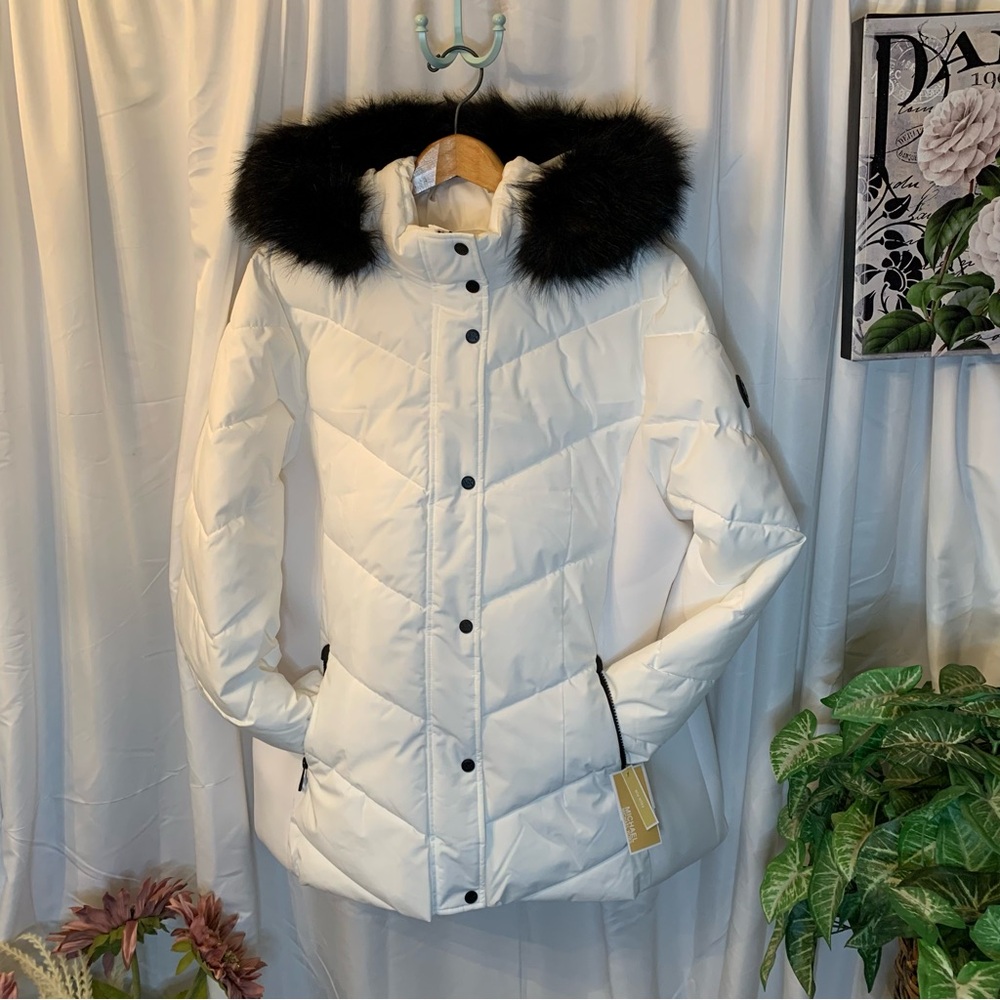 🌷HP🌷❤️🌟Price Drop🌟❤️Michael Kors Snowy White Puffer with Black Faux Fur Trim - Picture 16 of 16